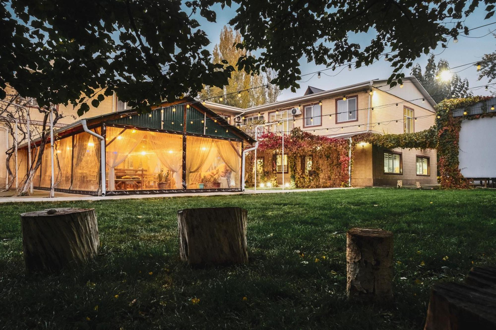 Tes Hotel Osh Exterior photo